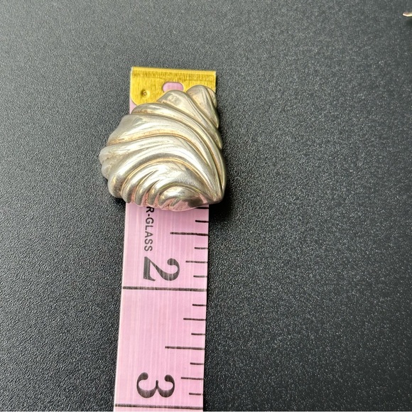 VTG Chr. DIOR Silver Tone Oversized Shell Clip Earrings - Picture 7 of 9